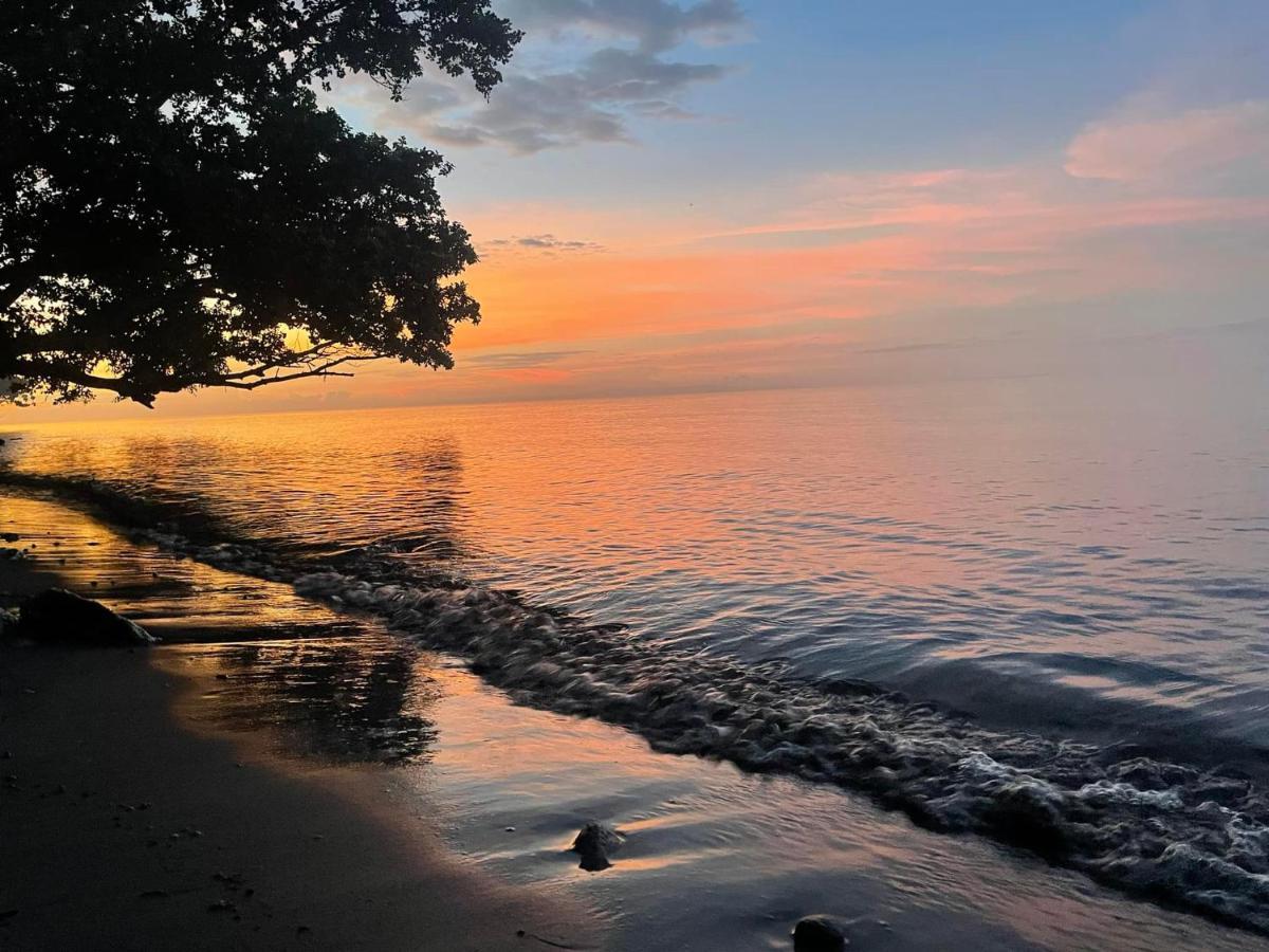 Borbon'S Treehouse By The Sea Bed & Breakfast Mambajao Bagian luar foto