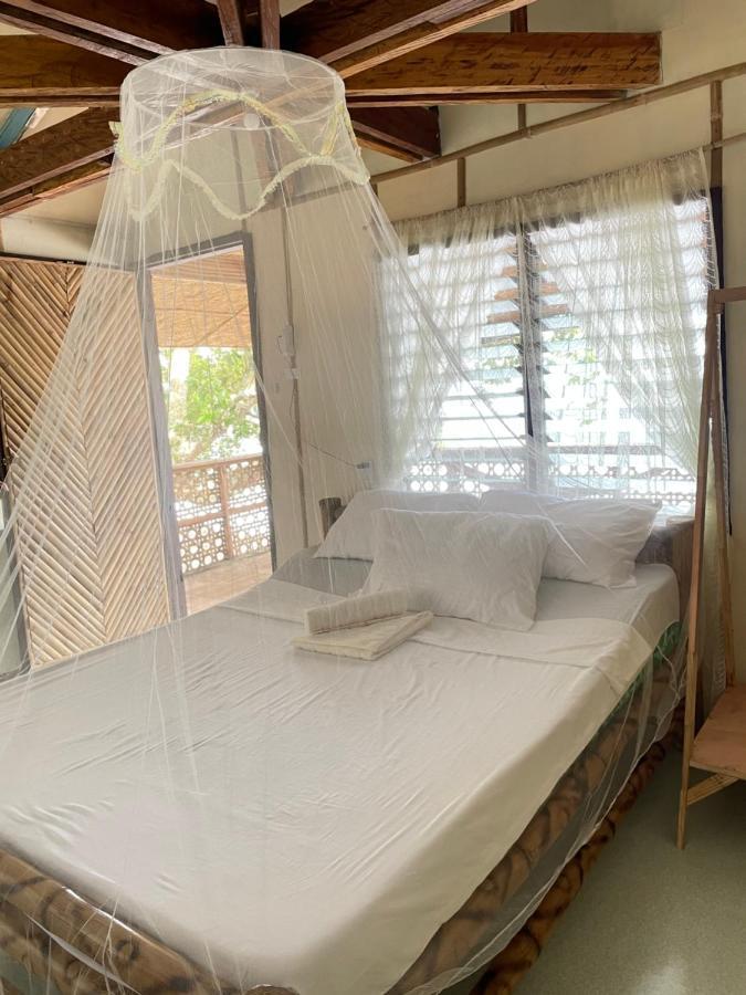 Borbon'S Treehouse By The Sea Bed & Breakfast Mambajao Bagian luar foto
