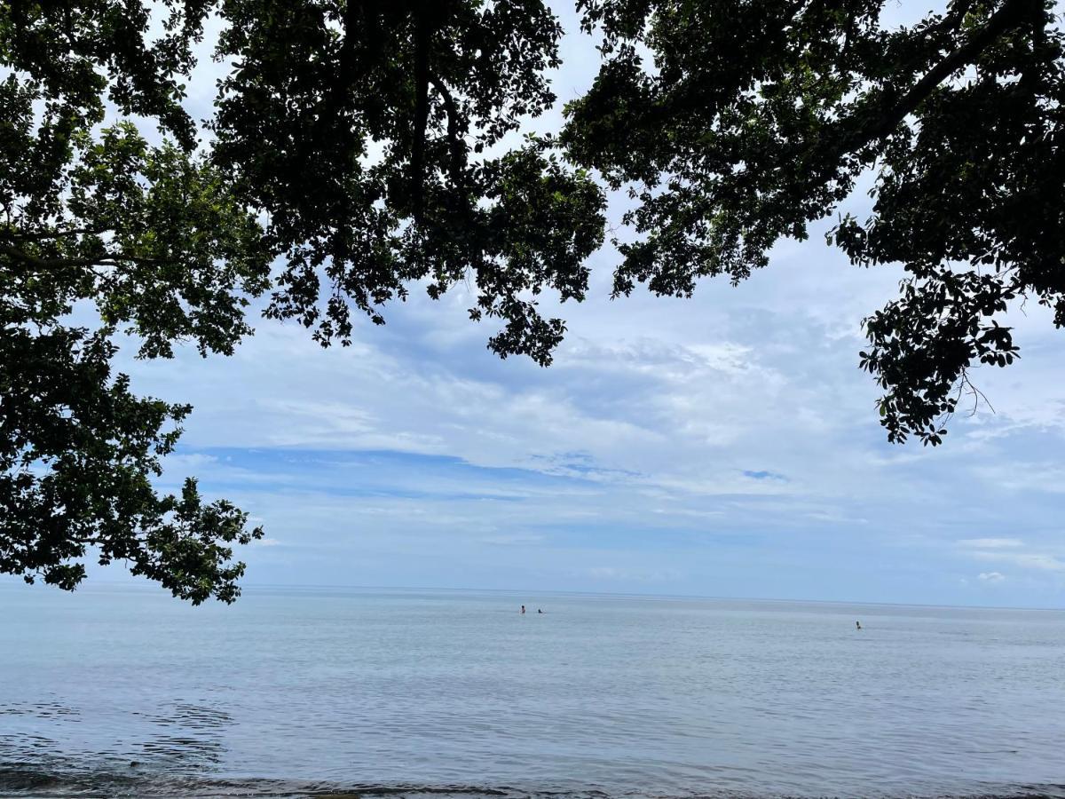 Borbon'S Treehouse By The Sea Bed & Breakfast Mambajao Bagian luar foto