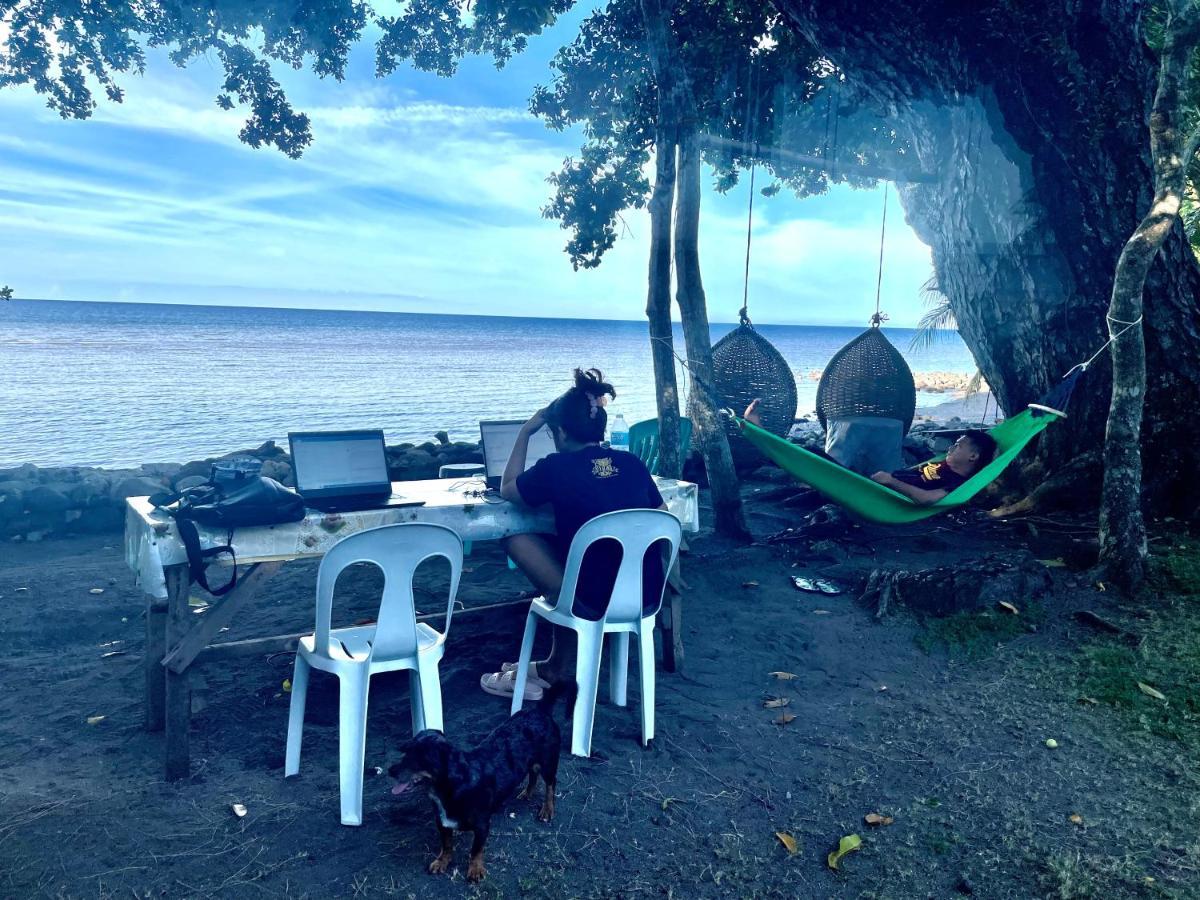 Borbon'S Treehouse By The Sea Bed & Breakfast Mambajao Bagian luar foto