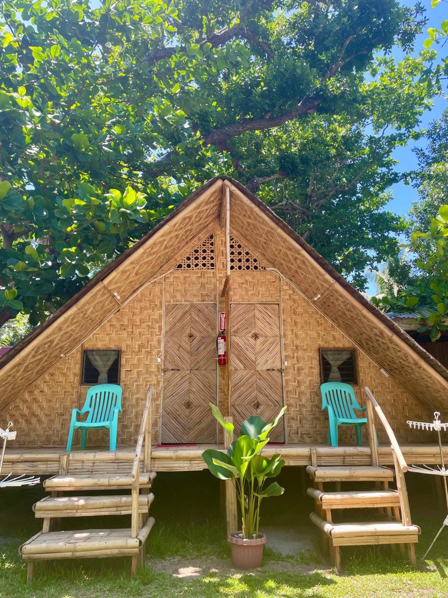 Borbon'S Treehouse By The Sea Bed & Breakfast Mambajao Bagian luar foto