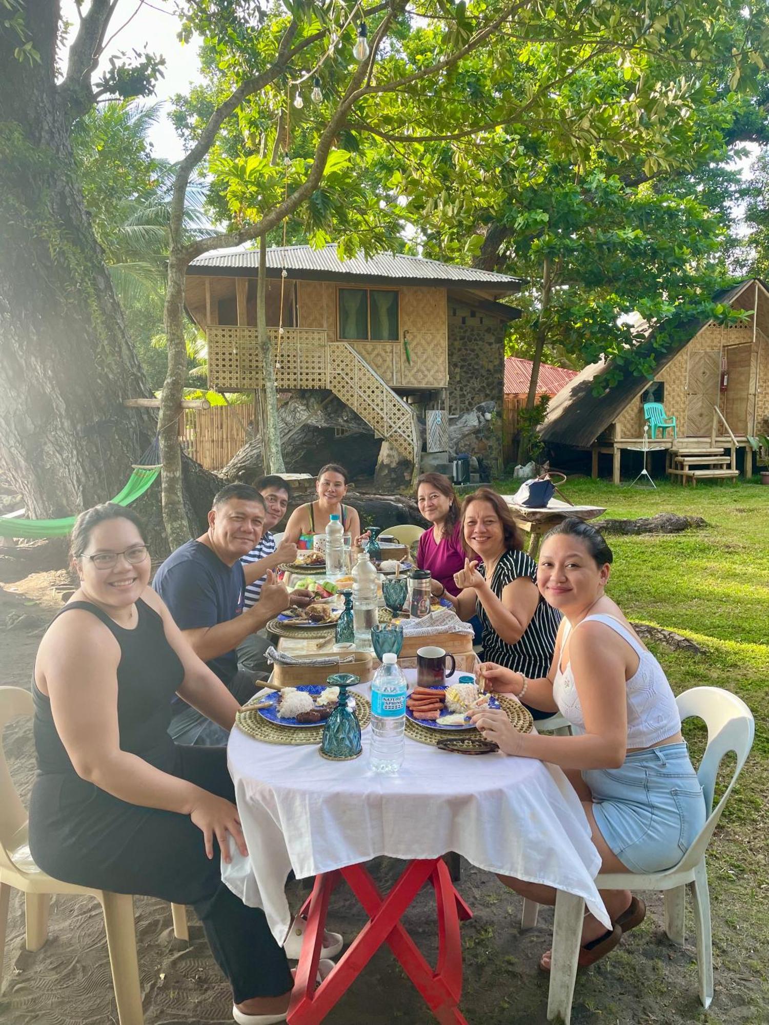 Borbon'S Treehouse By The Sea Bed & Breakfast Mambajao Bagian luar foto