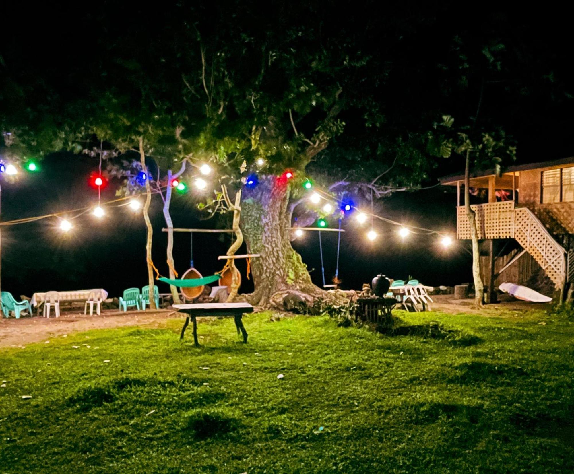Borbon'S Treehouse By The Sea Bed & Breakfast Mambajao Bagian luar foto